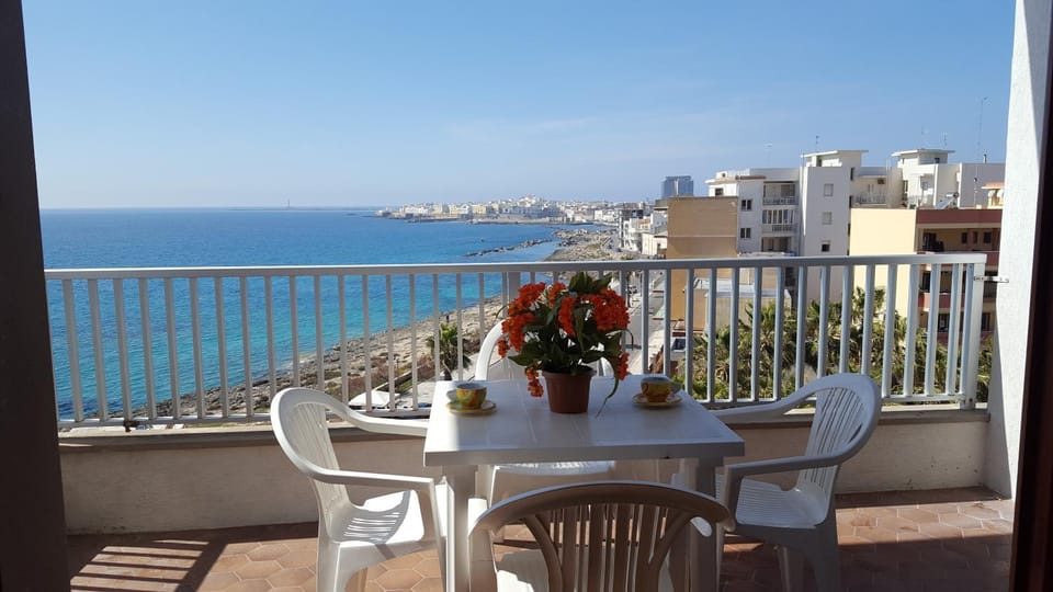 Property building, Balcony/Terrace, Sea view