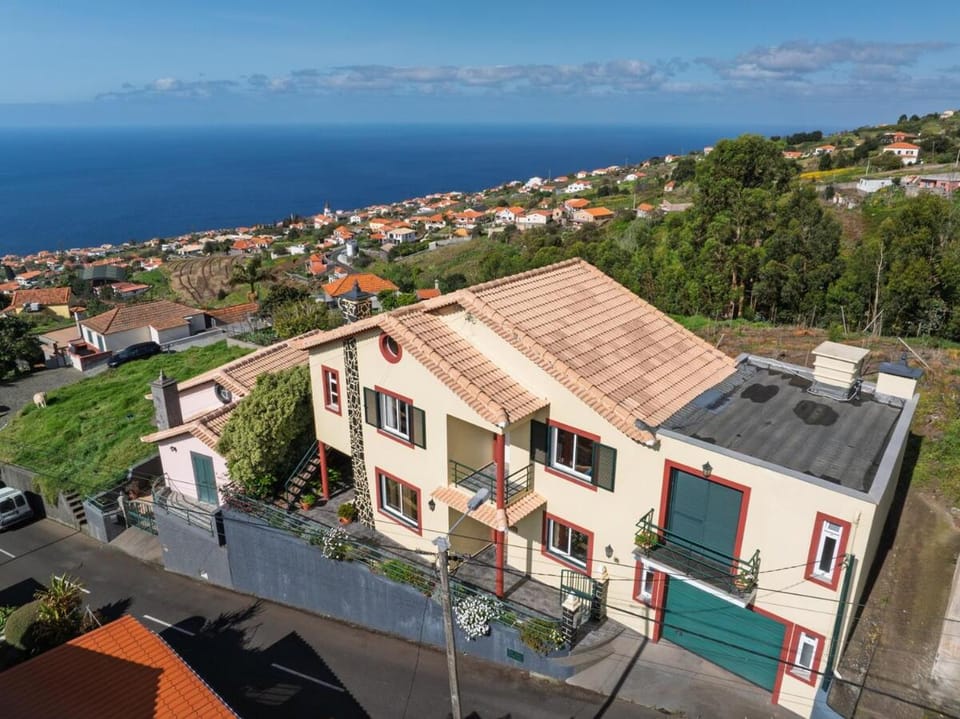 Property building, Day, Neighbourhood, Natural landscape, Bird's eye view, City view, Sea view
