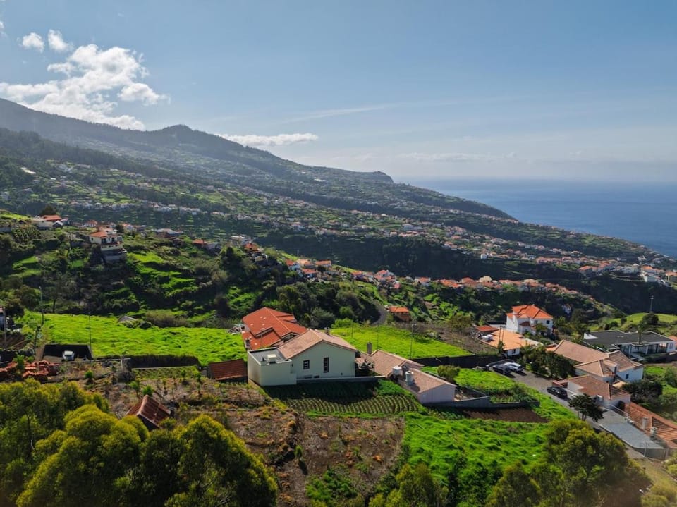 Property building, Nearby landmark, Spring, Day, Natural landscape, Bird's eye view, City view, Mountain view, Sea view