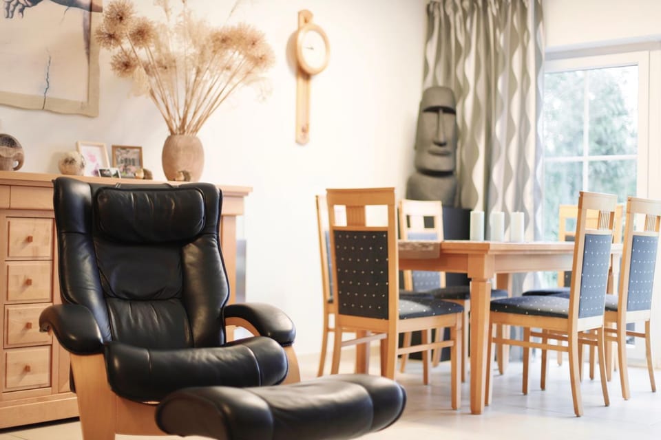 Living room, Seating area, Dining area