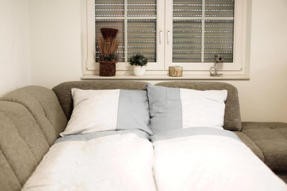 Bed, Living room