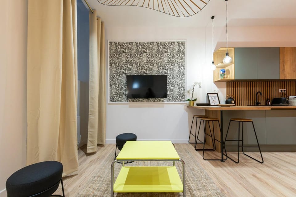 TV and multimedia, Living room, Dining area