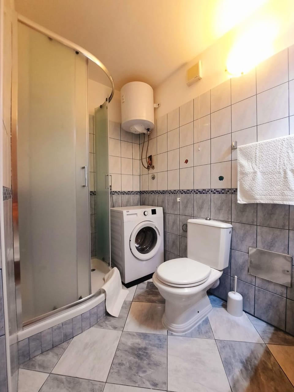 Shower, Toilet