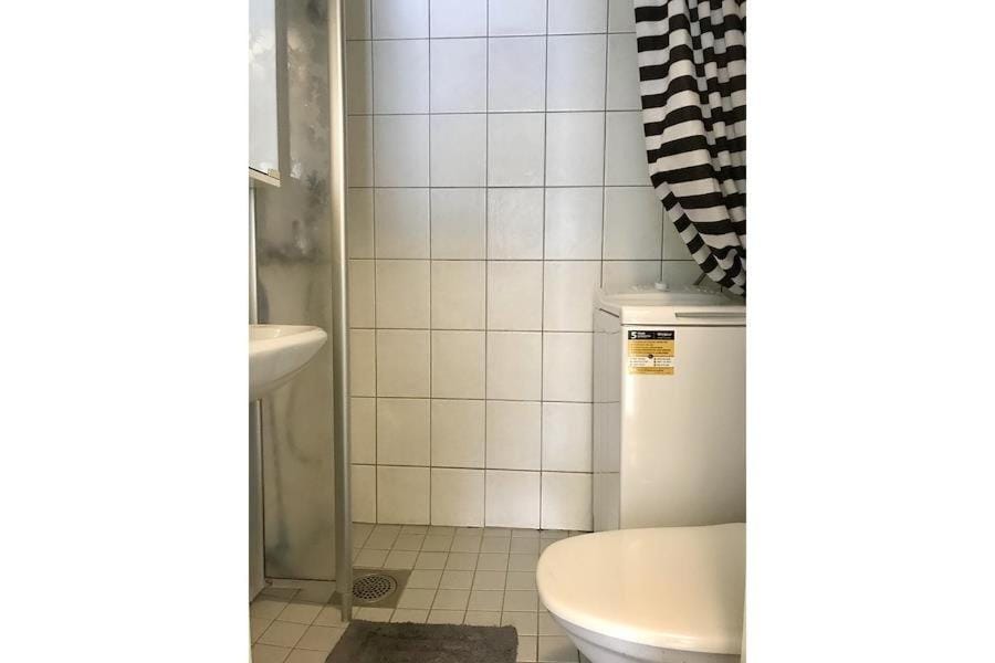 Shower, Toilet, laundry