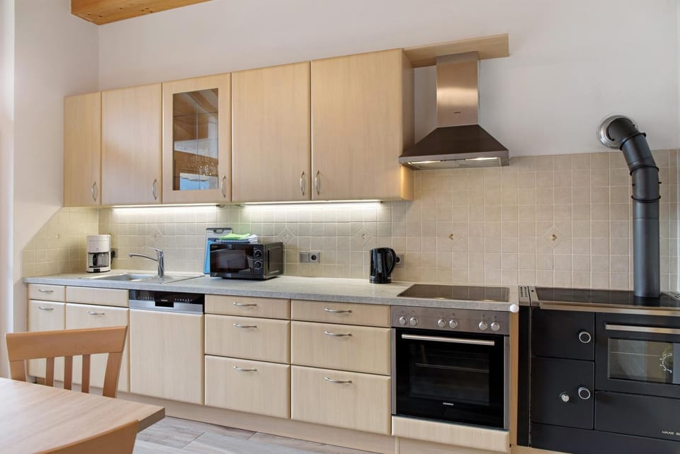 Kitchen or kitchenette, Living room