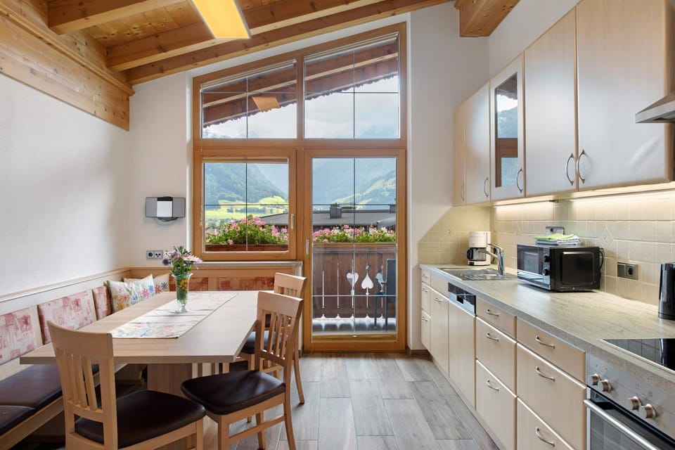 Property building, Kitchen or kitchenette, Living room