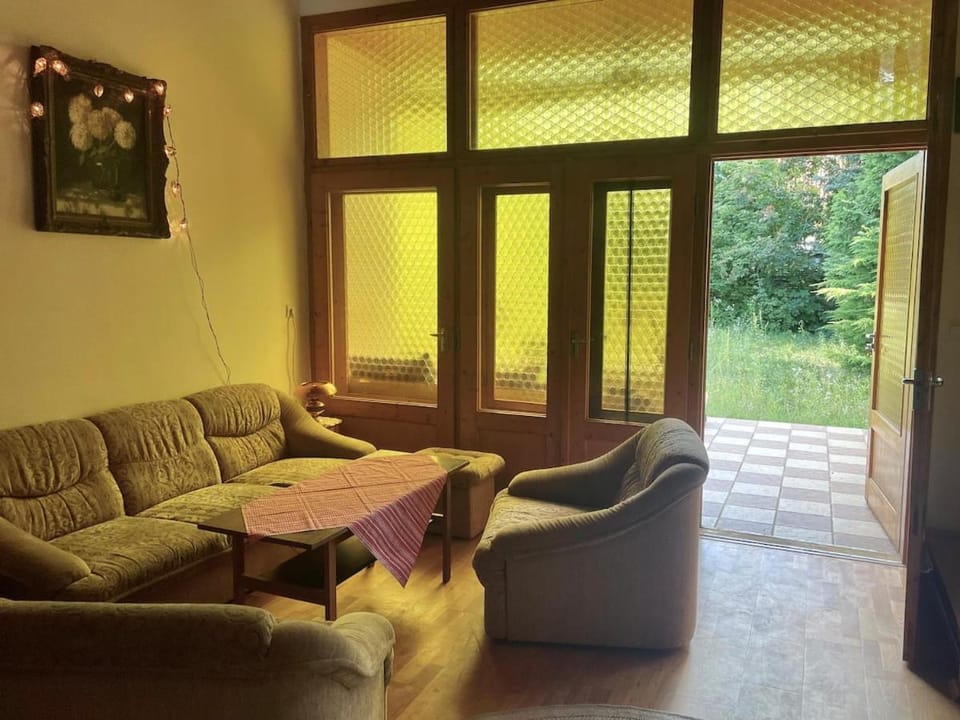 Garden, Living room