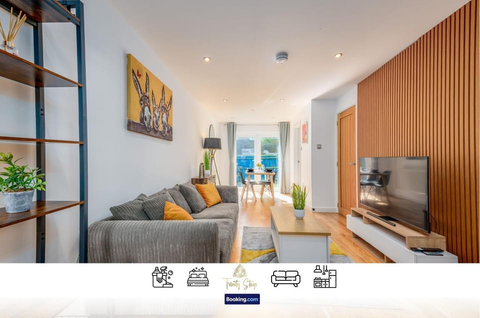 TV and multimedia, Living room, Photo of the whole room, Seating area