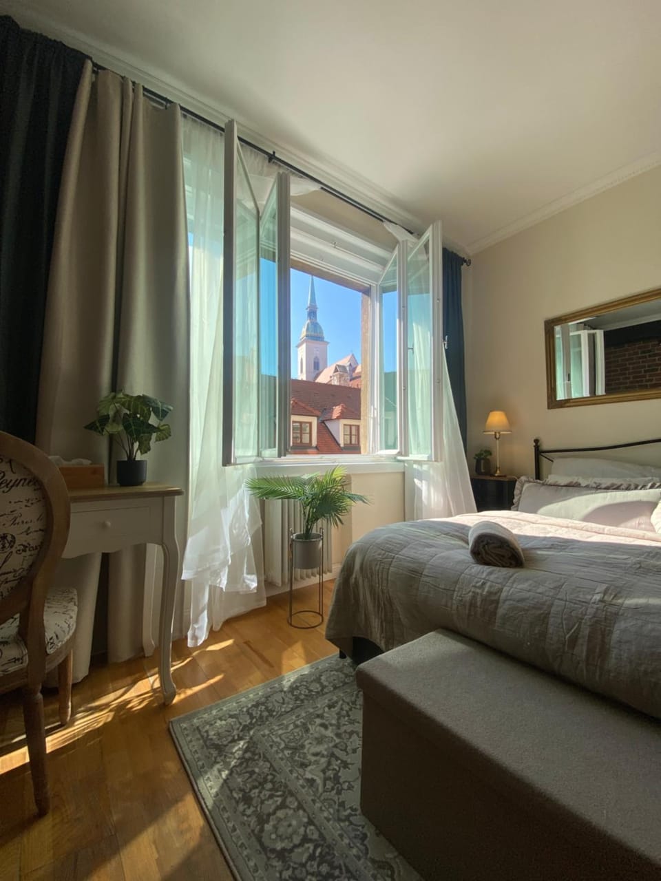 Audrey Hepburn apartment II Best Location Cathedral View Air-Conditioned Apartment in Bratislava