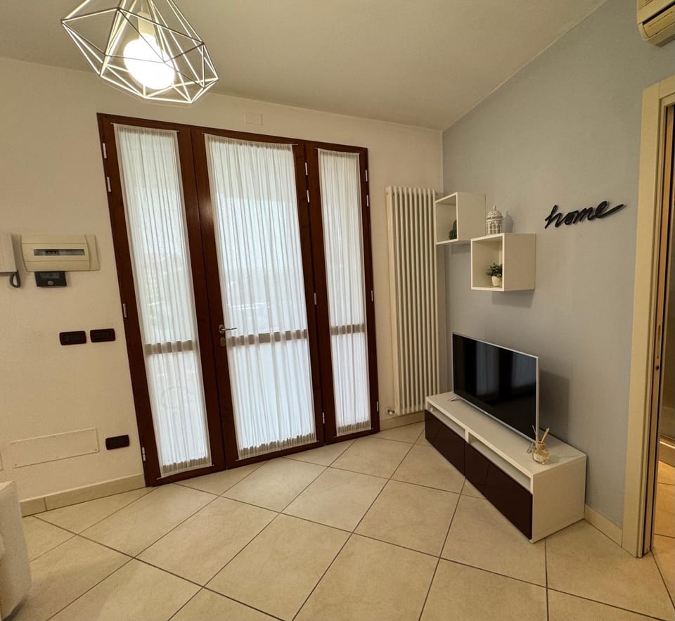 TV and multimedia, air conditioner