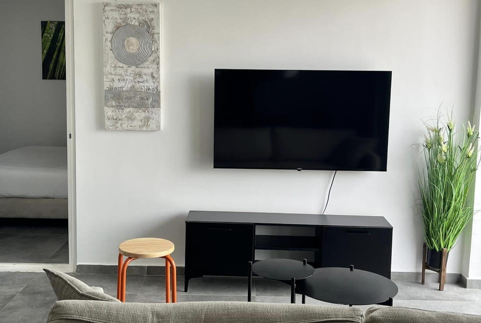 The Executive Suite in Florentine, Mamad & Balcony Apartment in Tel Aviv-Yafo