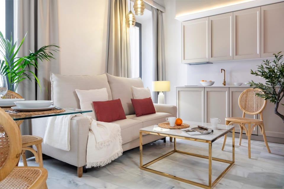 Kitchen or kitchenette, Seating area