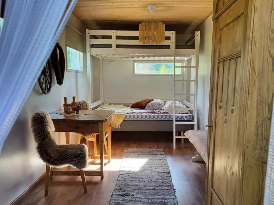 Photo of the whole room, Bedroom