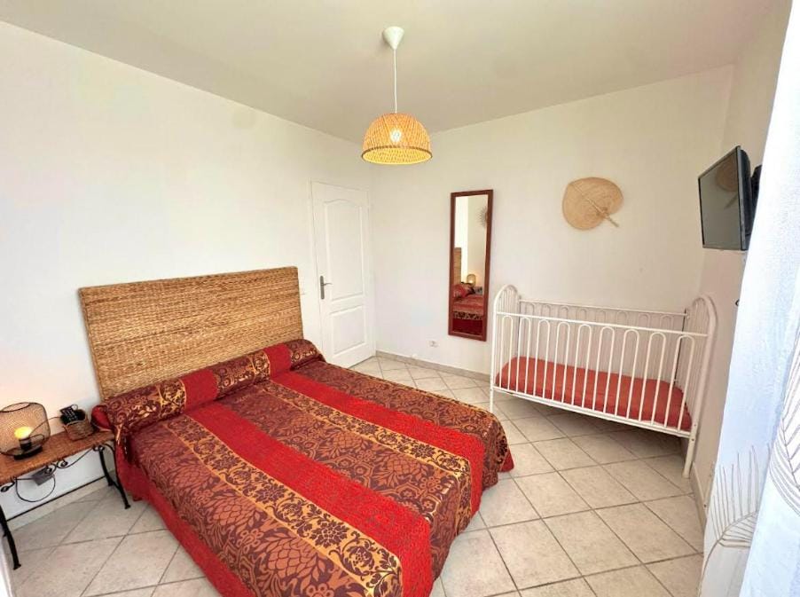 Gite proche plage, climatisé, terrasse, jardinet et parking, très calme Apartment in Marseillan