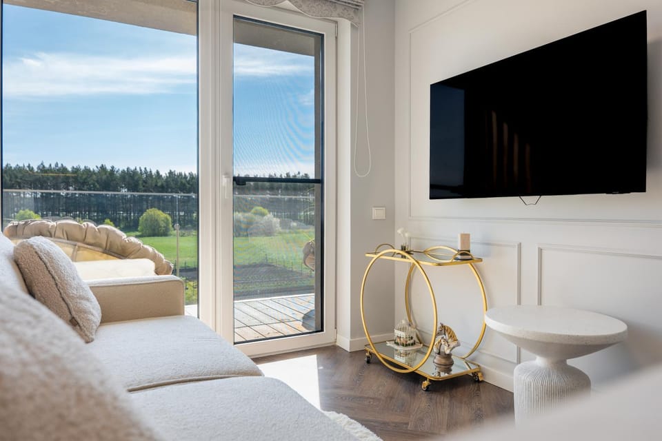 TV and multimedia, Living room, Seating area, Evening entertainment