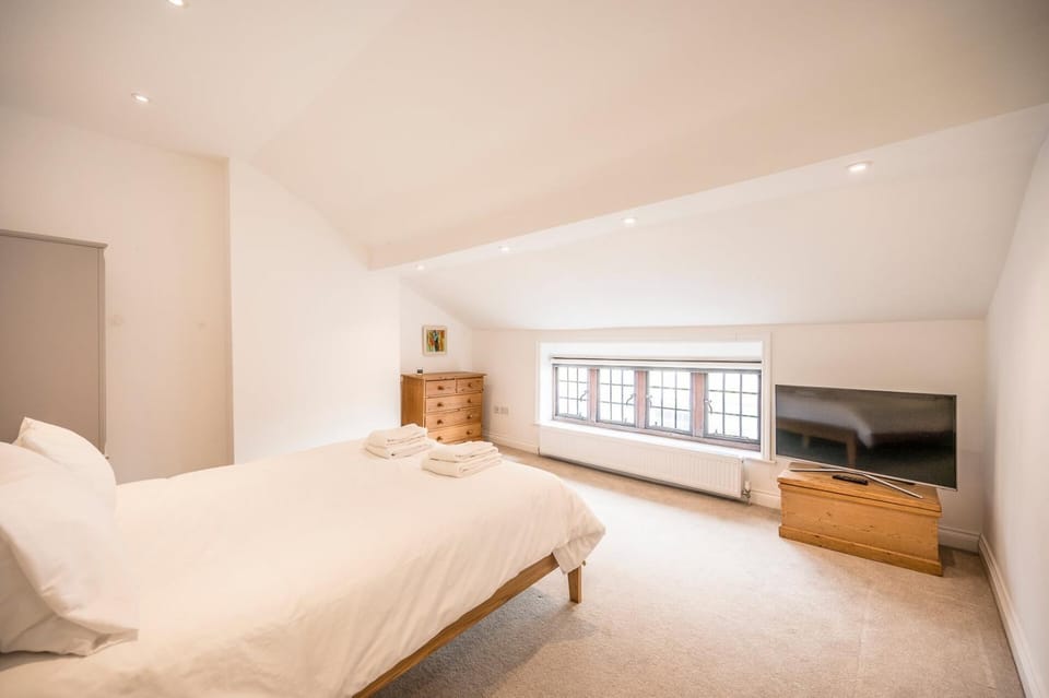 57A Thoroughfare, Woodbridge House in Mid Suffolk District