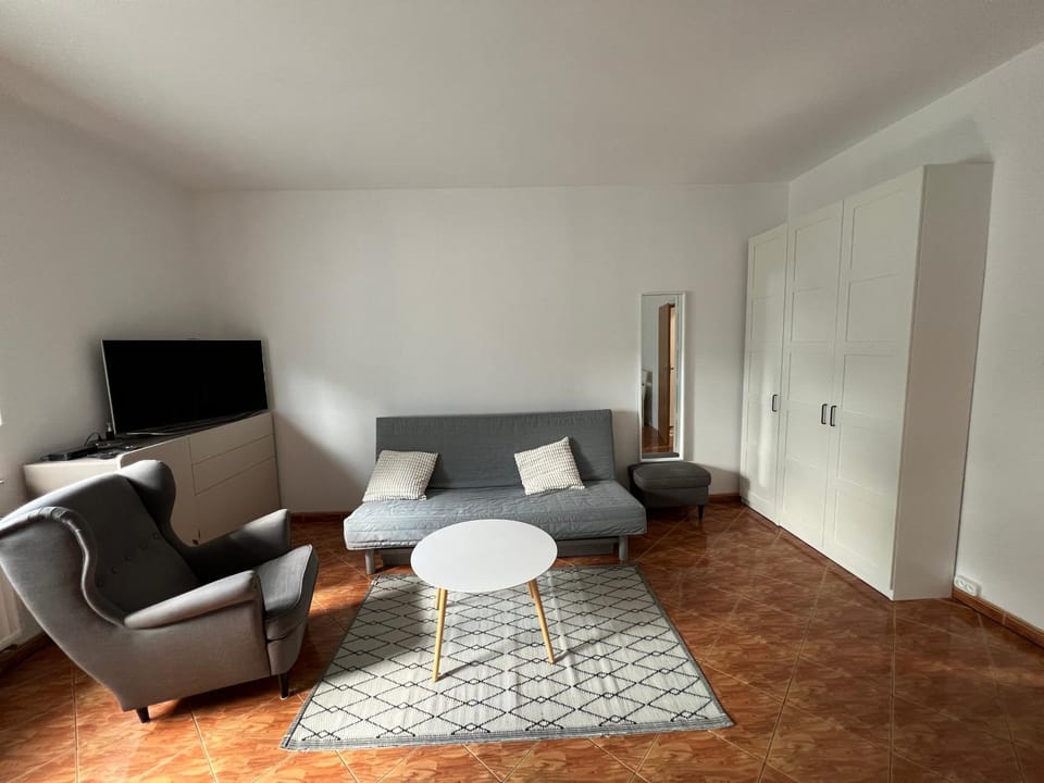 TV and multimedia, Photo of the whole room, Seating area, wardrobe