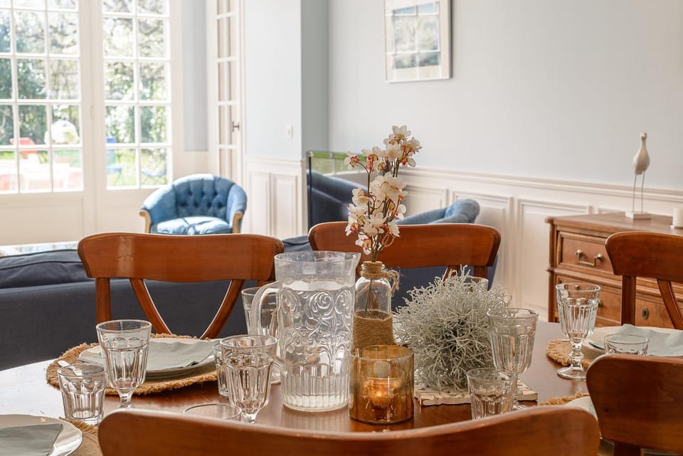 Living room, Dining area