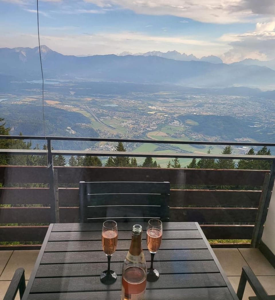 View (from property/room), Balcony/Terrace, Mountain view