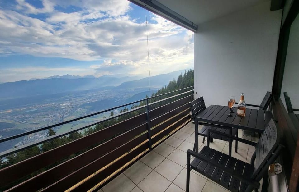 View (from property/room), Balcony/Terrace, Seating area, Dining area, Mountain view