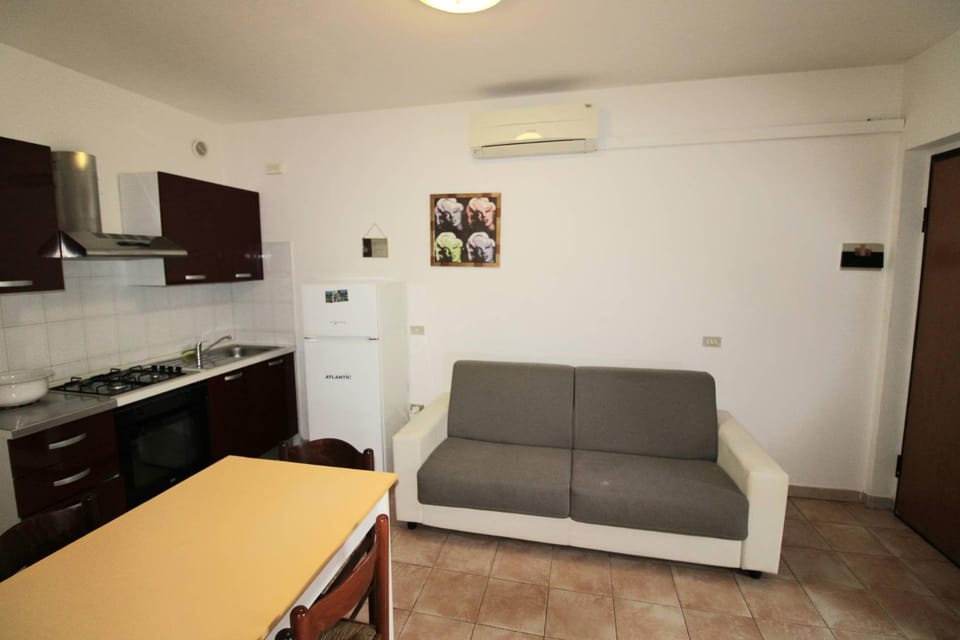 Kitchen or kitchenette, Living room, Seating area, stove