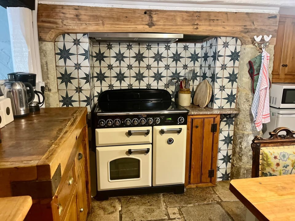Kitchen or kitchenette, dishwasher, oven, pet friendly, stove, toaster