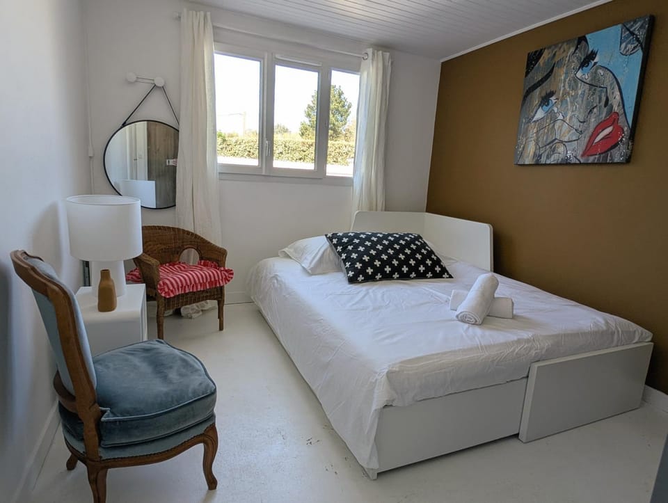 Bed, Photo of the whole room, Bedroom