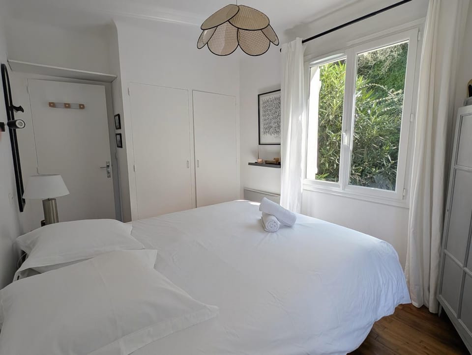 Bed, Photo of the whole room, Bedroom, towels, wardrobe
