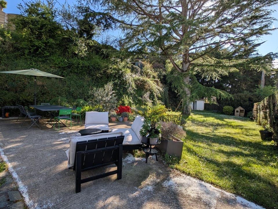Patio, Spring, Day, Natural landscape, Garden, Dining area, Garden view