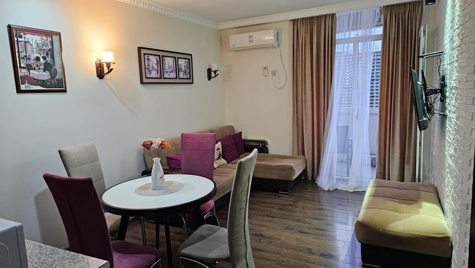 Bed, TV and multimedia, Living room, Seating area, air conditioner