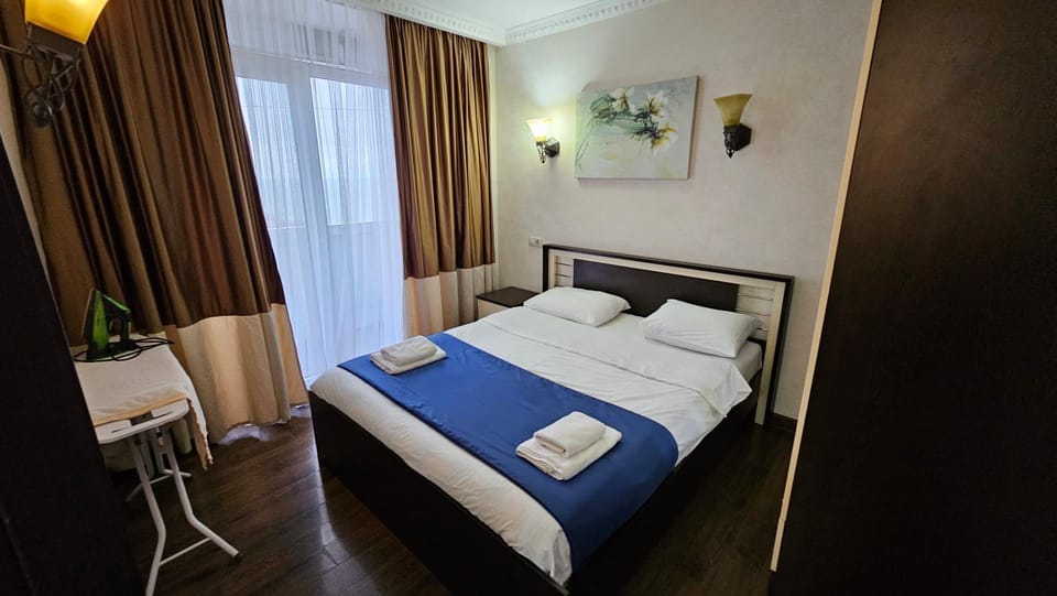 Bed, towels