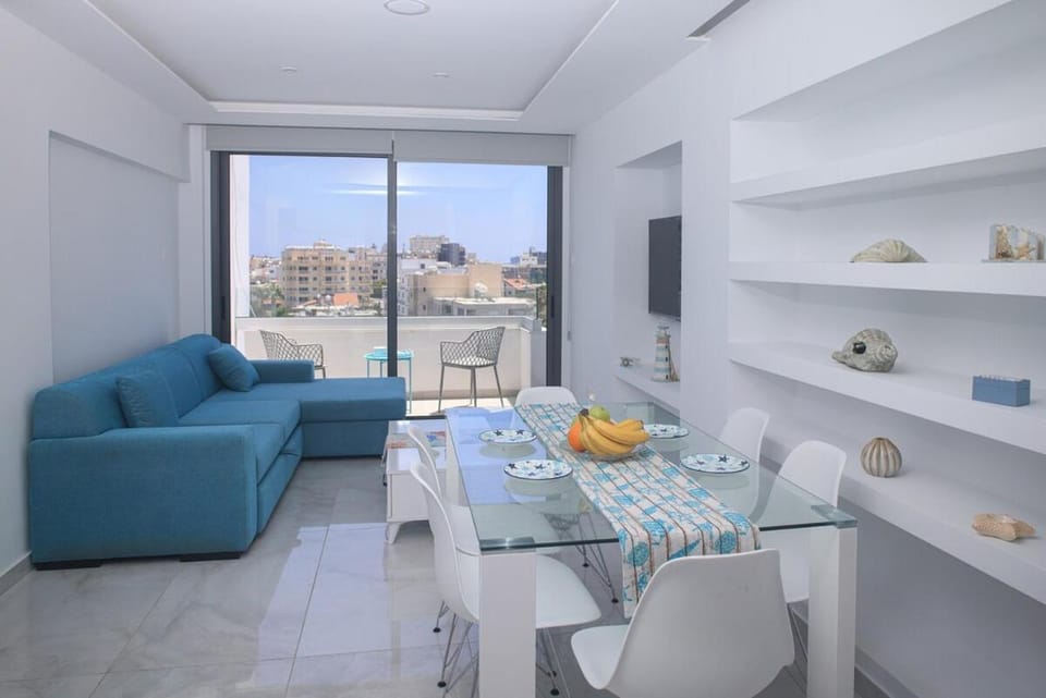 View (from property/room), Balcony/Terrace, Living room, Seating area, Dining area