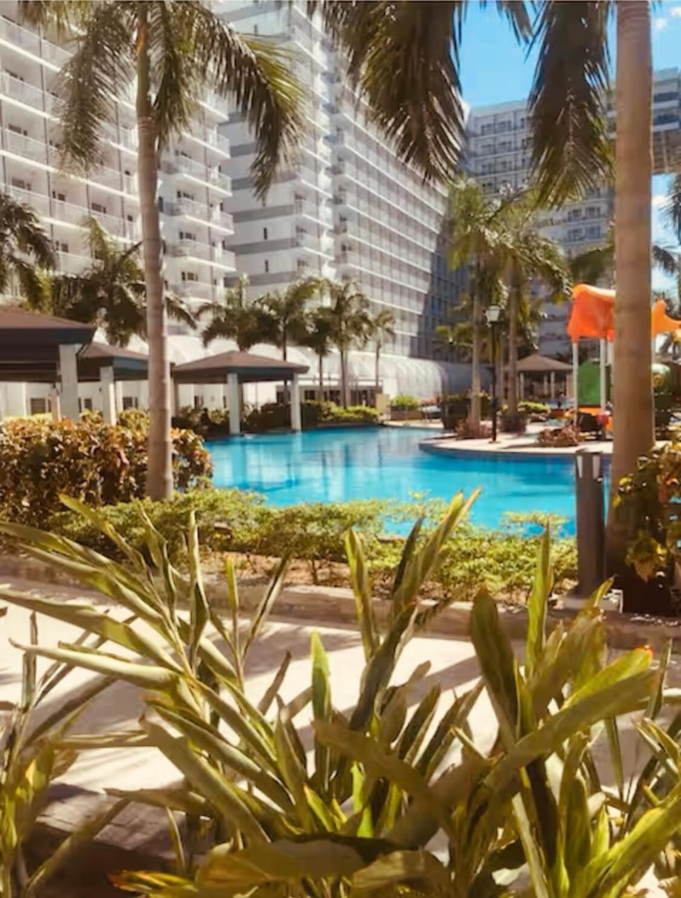 Property building, Garden, Garden, Garden view, Pool view, Swimming pool, Swimming pool, sunbed