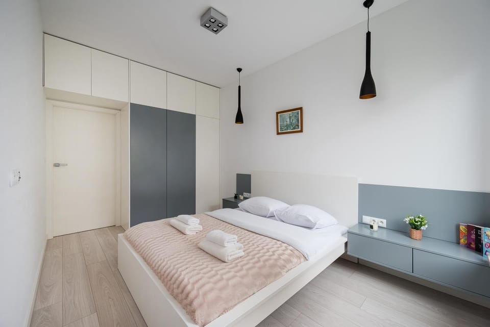 Bed, Photo of the whole room, Bedroom, towels, wardrobe