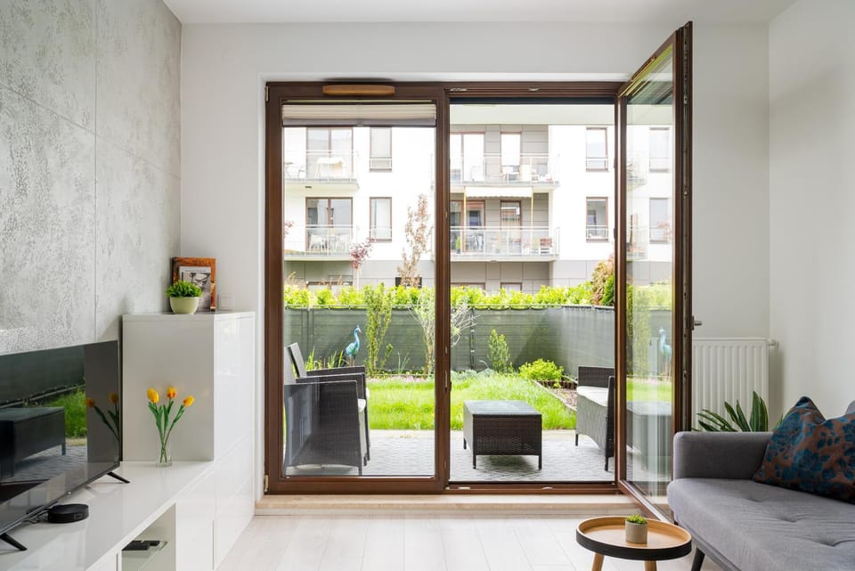 Communal lounge/ TV room, Garden, TV and multimedia, Living room, Seating area, Evening entertainment, Garden view