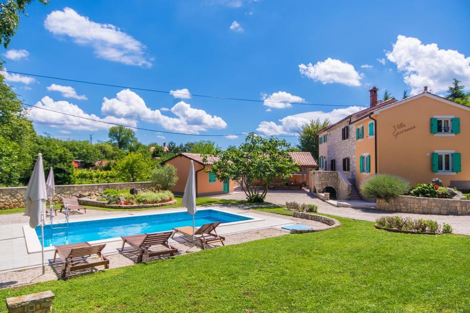 Property building, Patio, Day, Garden, Garden view, Pool view, Swimming pool, sunbed