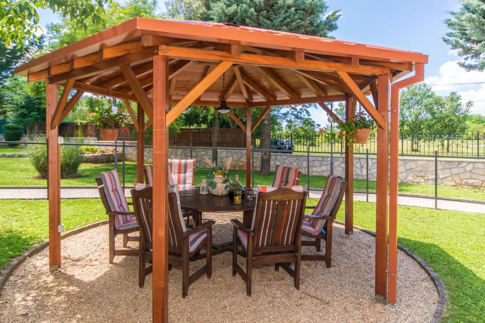Patio, Day, Garden, Dining area, Garden view