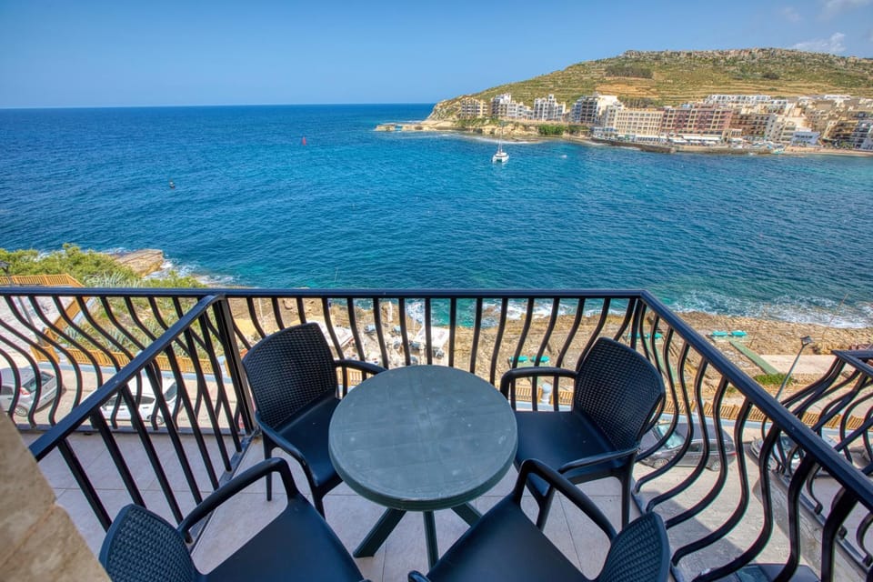Balcony/Terrace, Mountain view