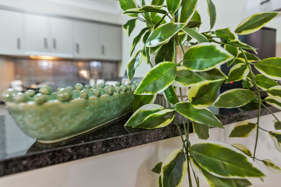Palmview Heights - 9 Pools BBQ & Gym Apartment in Cairns