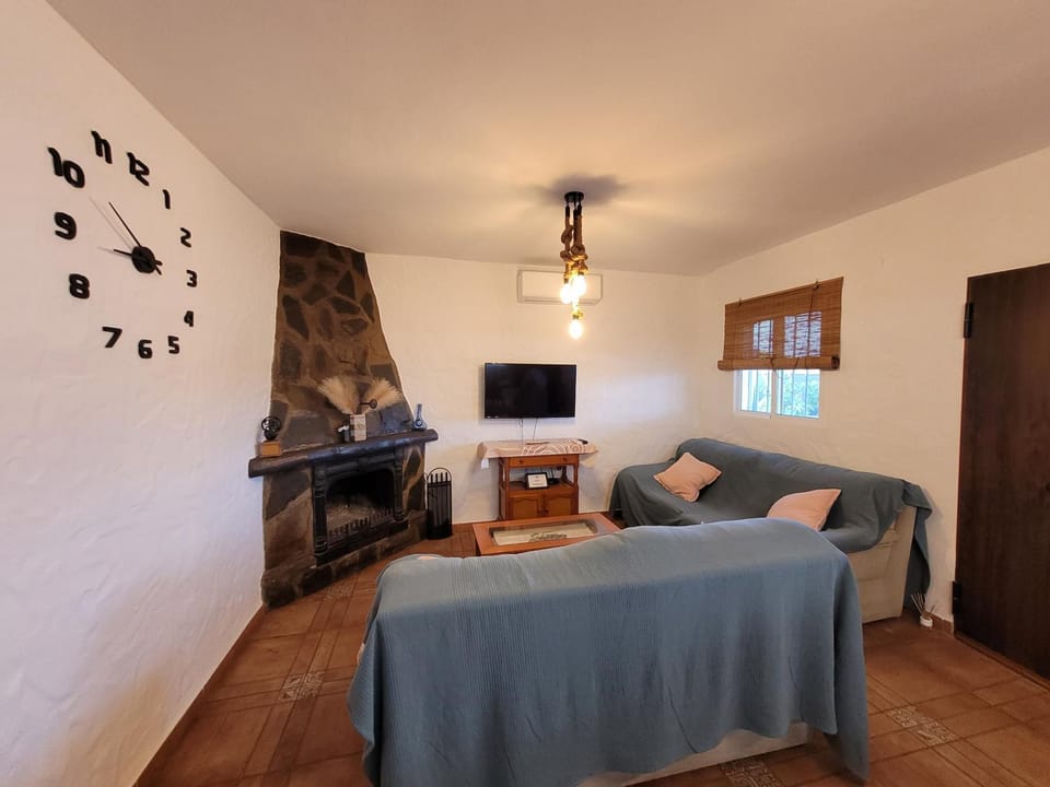 casa rural con piscina y barbacoa en Nerja para 4 personas House in Axarquía