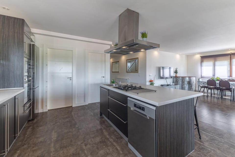 Kitchen or kitchenette, Living room
