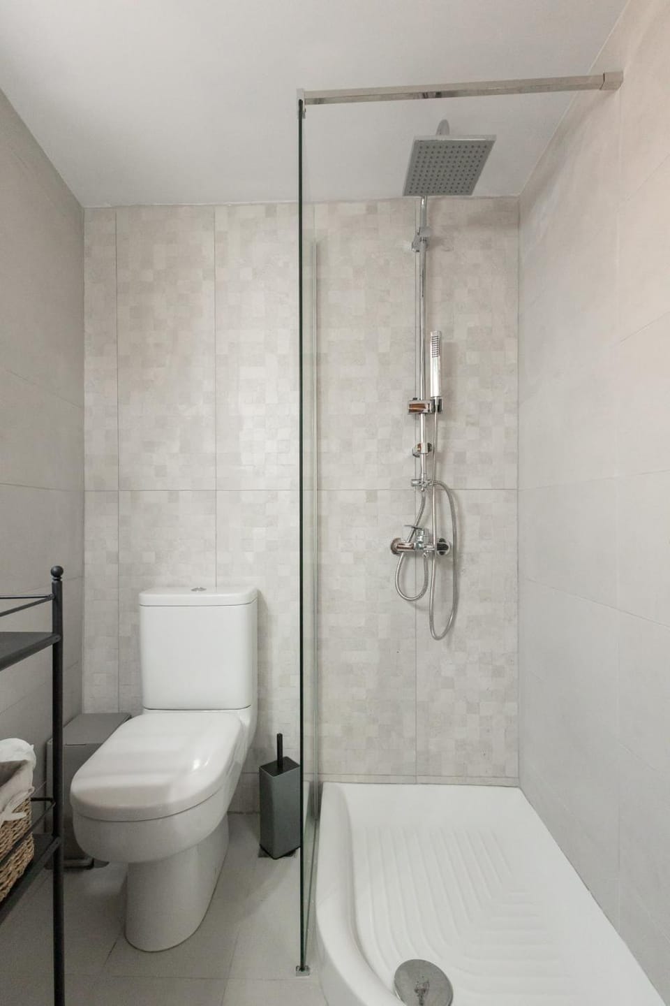 Shower, Toilet, Bath, towels