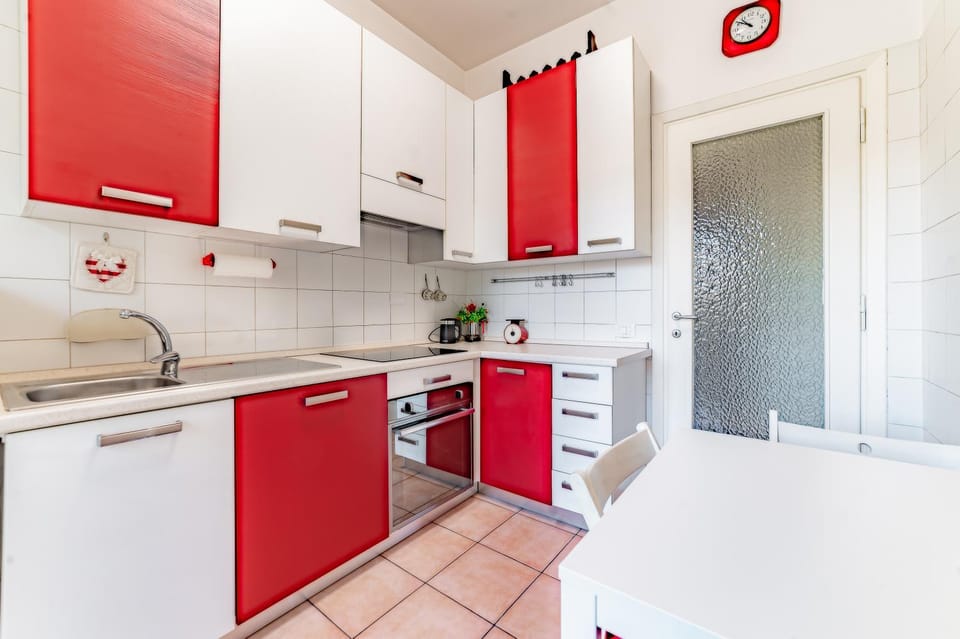 Kitchen or kitchenette, oven, stove