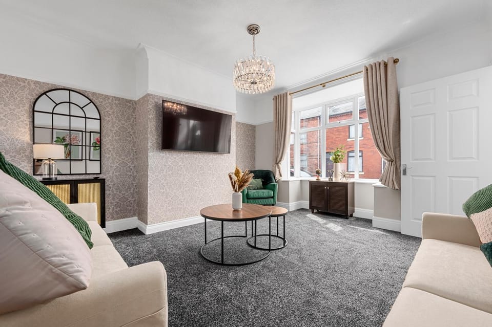 Free Parking Stunning 3Bedroom Home In Wigan Apartment in Wigan