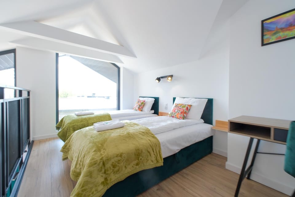 Bed, Photo of the whole room, towels