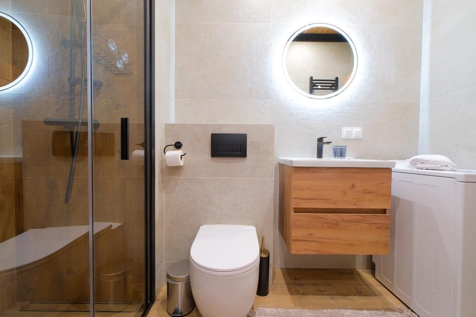 Shower, Toilet, Bathroom, towels
