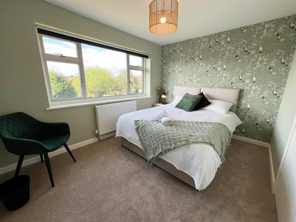 Contractor Stays - Free Private Parking & Fast Wi-Fi House in Yeovil