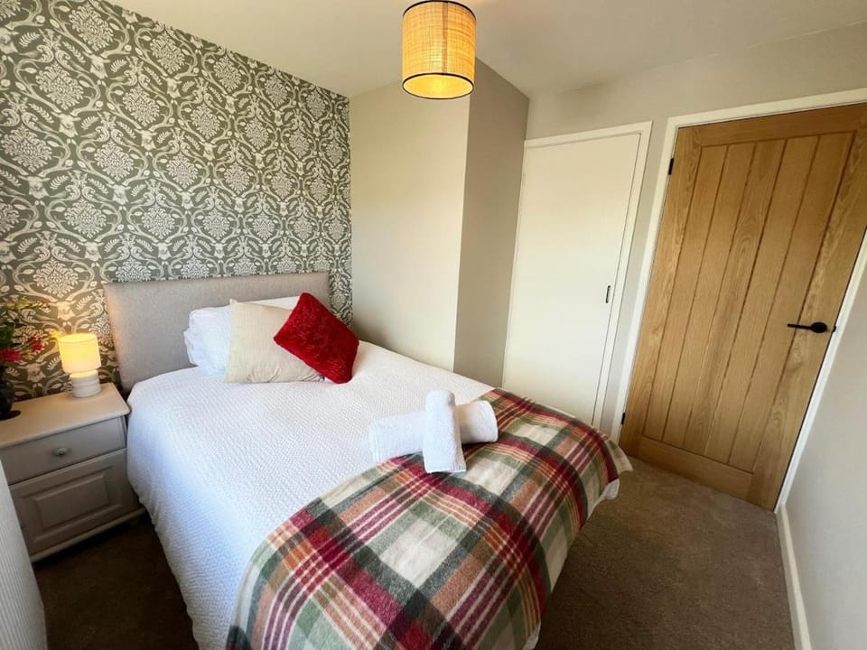 Contractor Stays - Free Private Parking & Fast Wi-Fi House in Yeovil