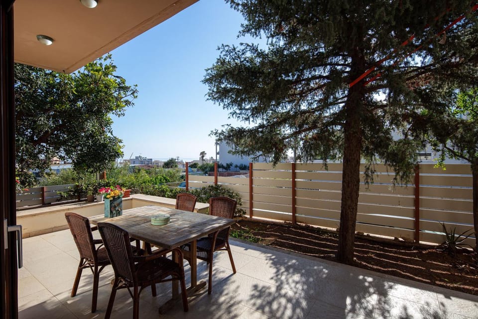 Dining area, Garden view