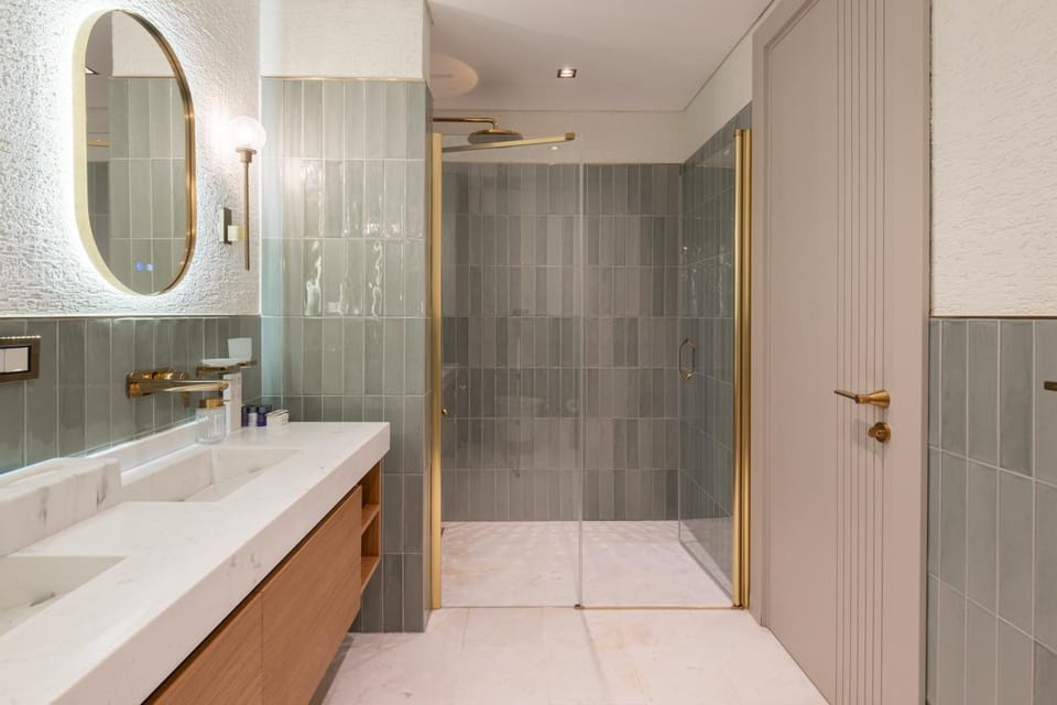 Shower, Bathroom, towels